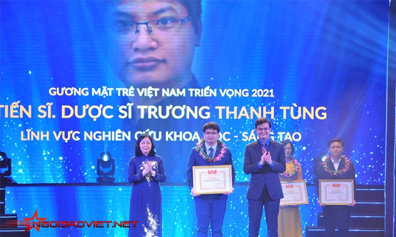 TS Tùng được vinh danh trong Gương mặt trẻ Việt Nam triển vọng 2021