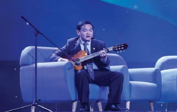 Cựu chủ tịch Tập đoàn Hòa Bình - Lê Viết Hải có thể chơi được nhiều nhạc cụ