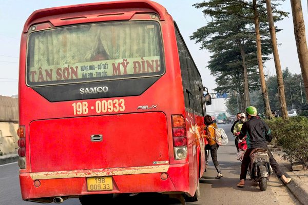 Hà Nội: Ngăn xe dù, bến cóc lộng hành cuối năm- Ảnh 1.