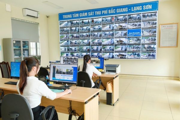 Những ca trực vắt ngang giao thừa của công nhân giao thông- Ảnh 1.