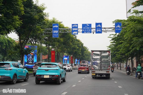 Sân bay Tân Sơn Nhất "nóng" bên trong, thông thoáng bên ngoài- Ảnh 1.