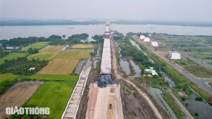 Toàn cảnh cầu Nhơn Trạch sắp hợp long, đường dẫn đã thảm nhựa- Ảnh 1.