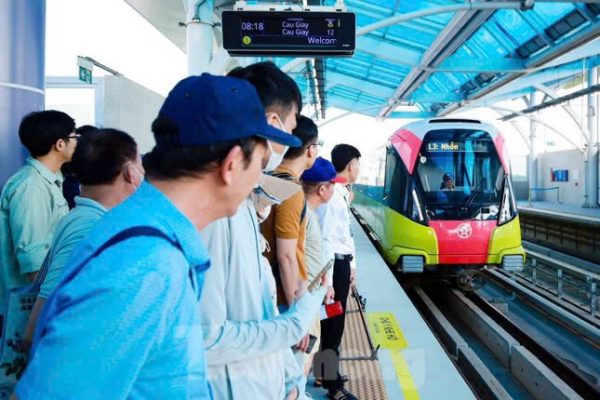 Gần 3,4 triệu khách đi metro Nhổn - ga Hà Nội sau 6 tháng vận hành- Ảnh 1.