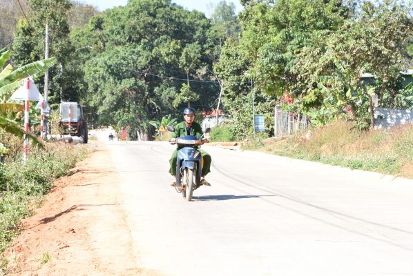 Kon Tum: Sửa chữa tuyến đường kết nối QL40 với đường HCM sau phản ánh của Báo Giao thông- Ảnh 1.