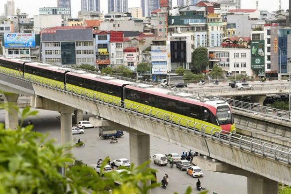 Hà Nội sắp đầu tư metro Văn Cao - Hòa Lạc- Ảnh 1.